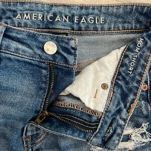 American Eagle Stretch Mom Short Women’s‎ Size 2 Distressed Jean